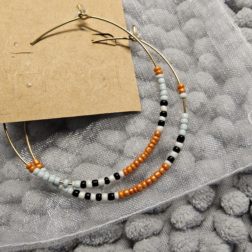 NWOT Plunder Beaded Hoop Earrings - Picture 3 of 3